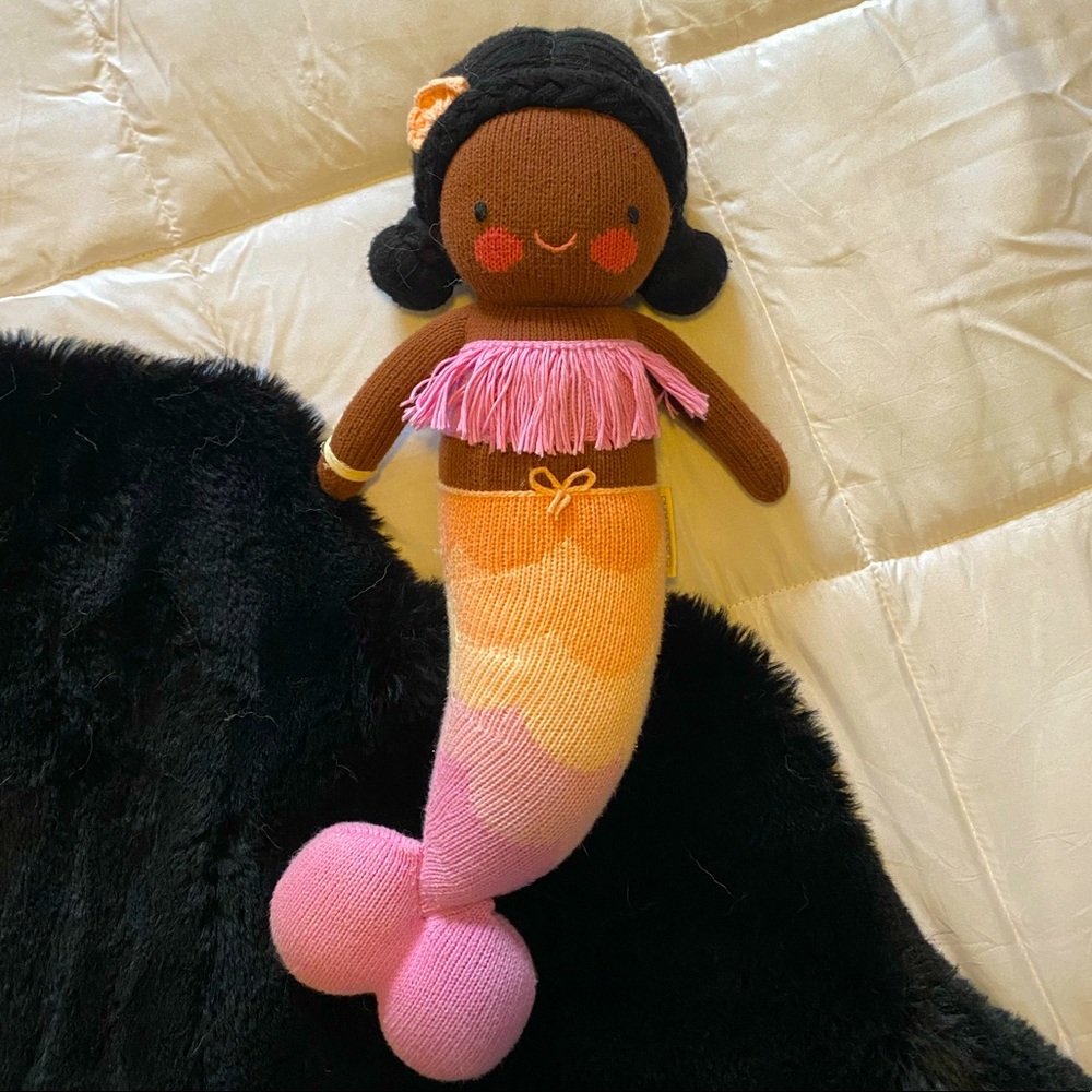 Cuddle and Kind Mermaid